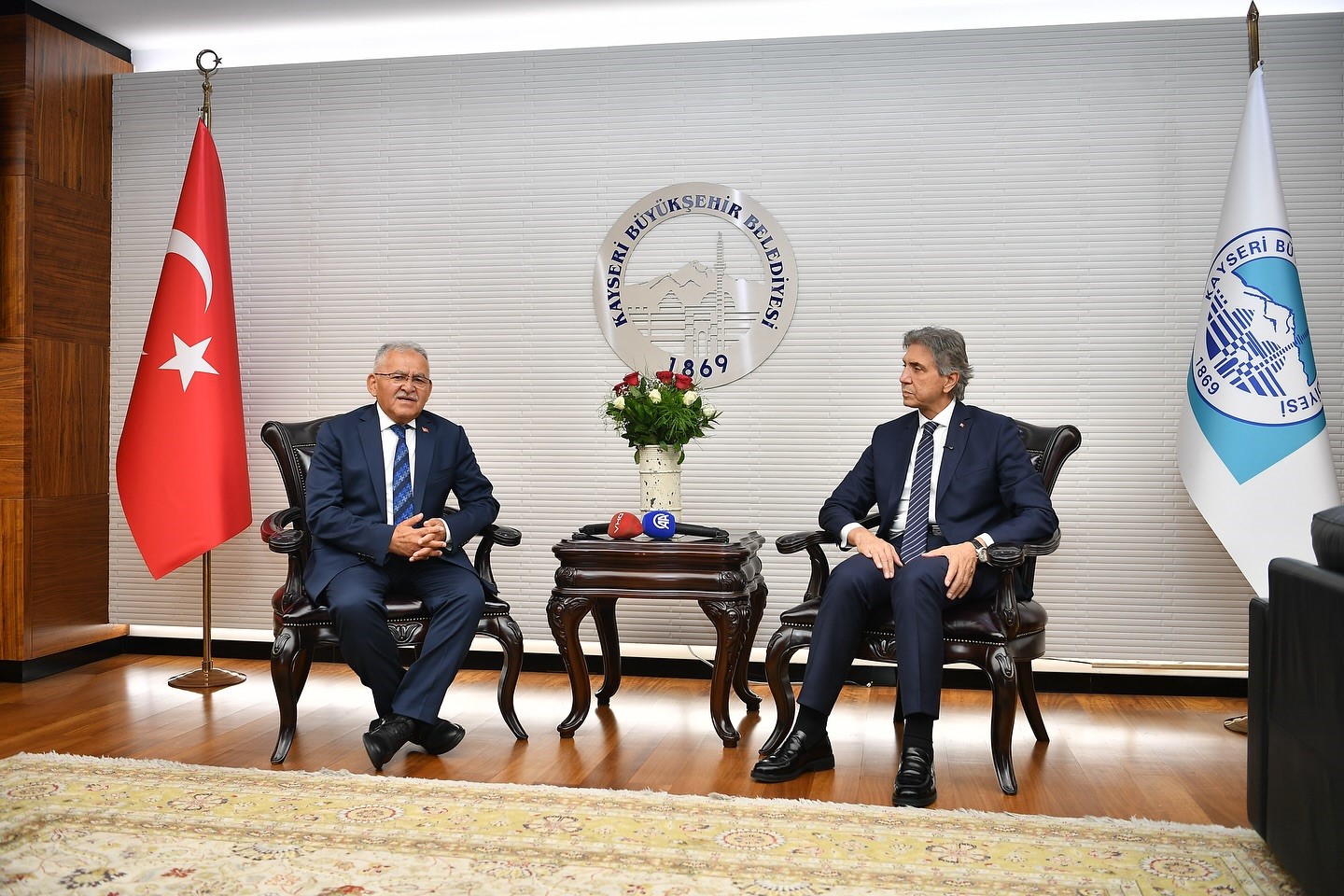 Başkan B&uuml;y&uuml;kkılı&ccedil;, AK Parti Genel Başkan Yardımcısı Demir&rsquo;i ağırladı
