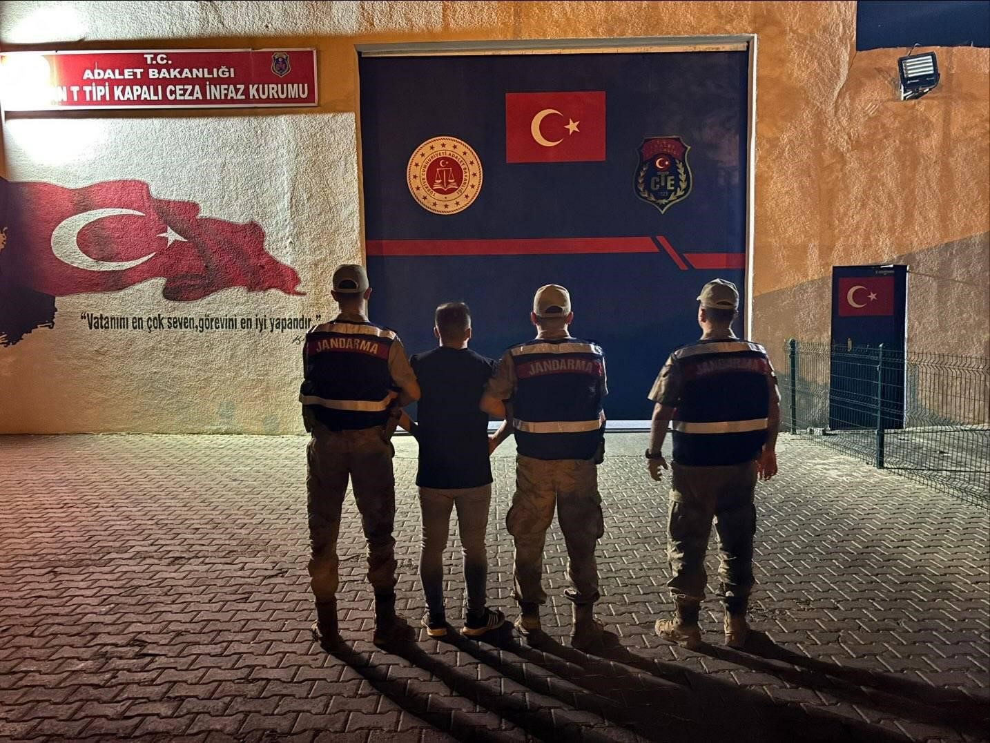 Batman’da silahla tehdit suçundan 6 yıl hapis cezası bulunan şahıs yakalandı