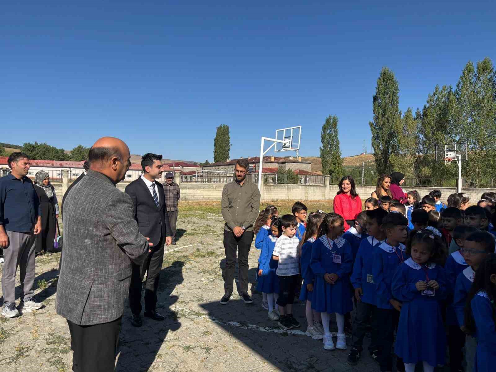 Susuz&rsquo;da &ouml;ğrencilerin okul heyecanı
