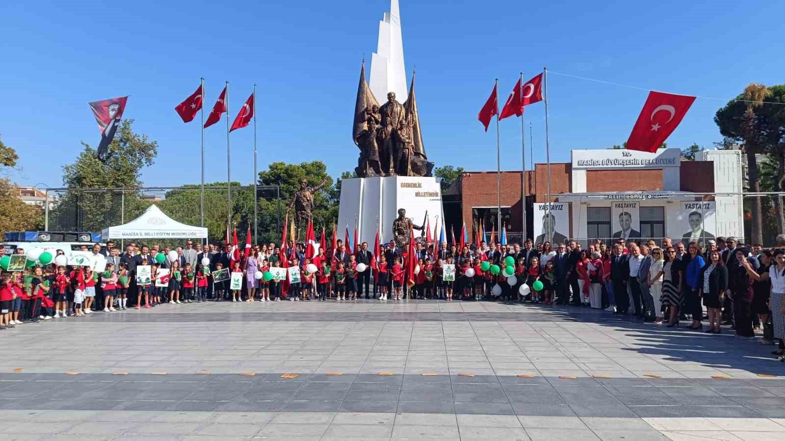 Manisa&rsquo;da eğitim yılı fidan dikimiyle başladı
