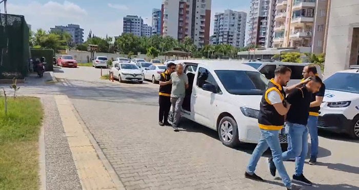 Adana’da ’çöpleri aşağı atmayın’ diye uyaran temizlikçi dövüldü: Şüpheli baba oğul yakalandı