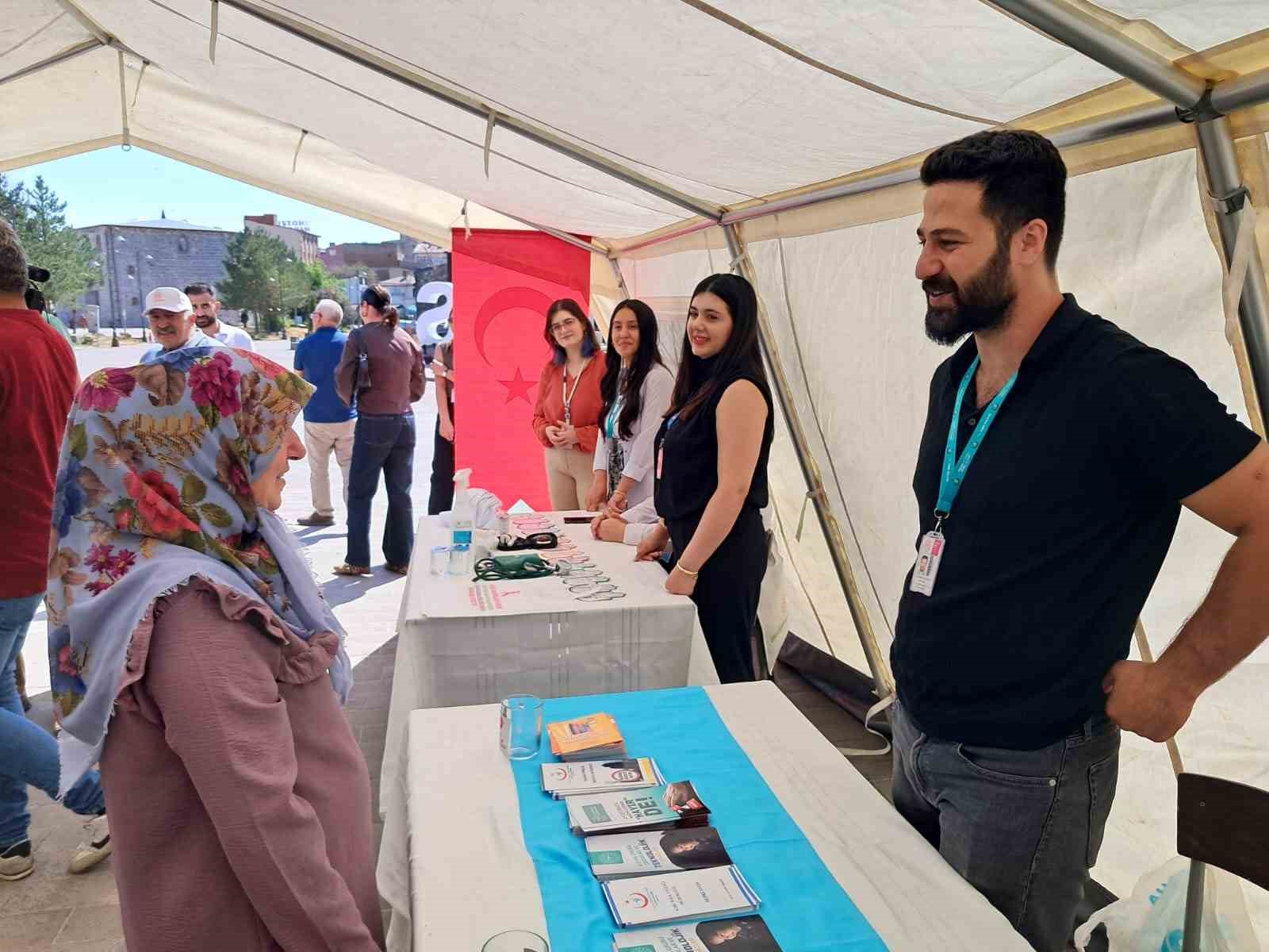 Kars’ta Halk Sağlığı Haftası’nda vatandaşlar bilgilendirildi