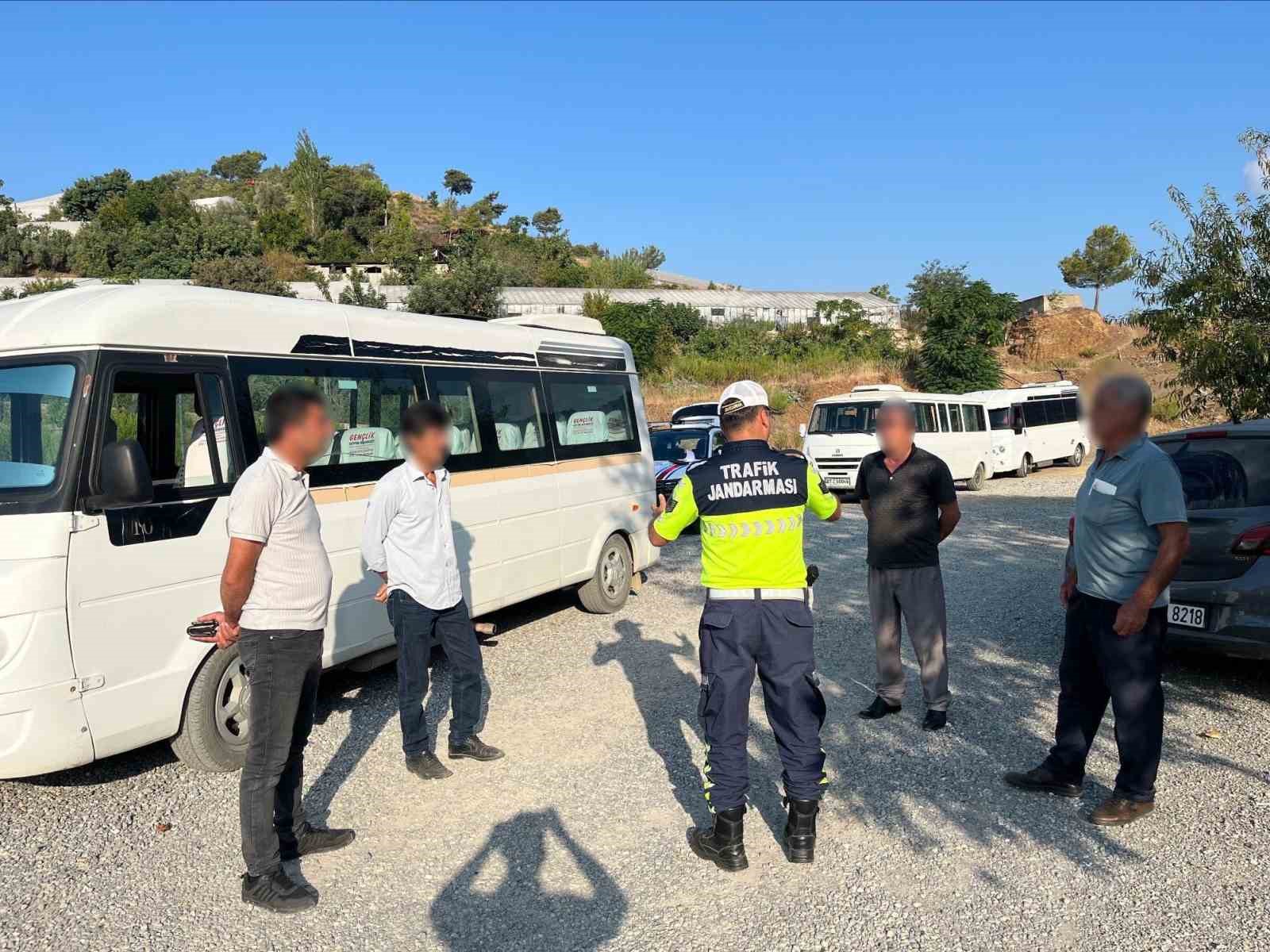 Jandarma okul servislerini denetledi