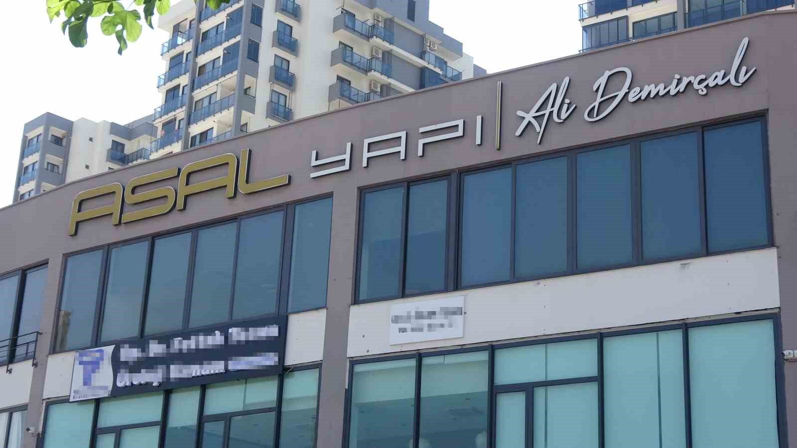 Adana Yüreğir’de başkanın şirketine girilip koltuğuna ateş edildi