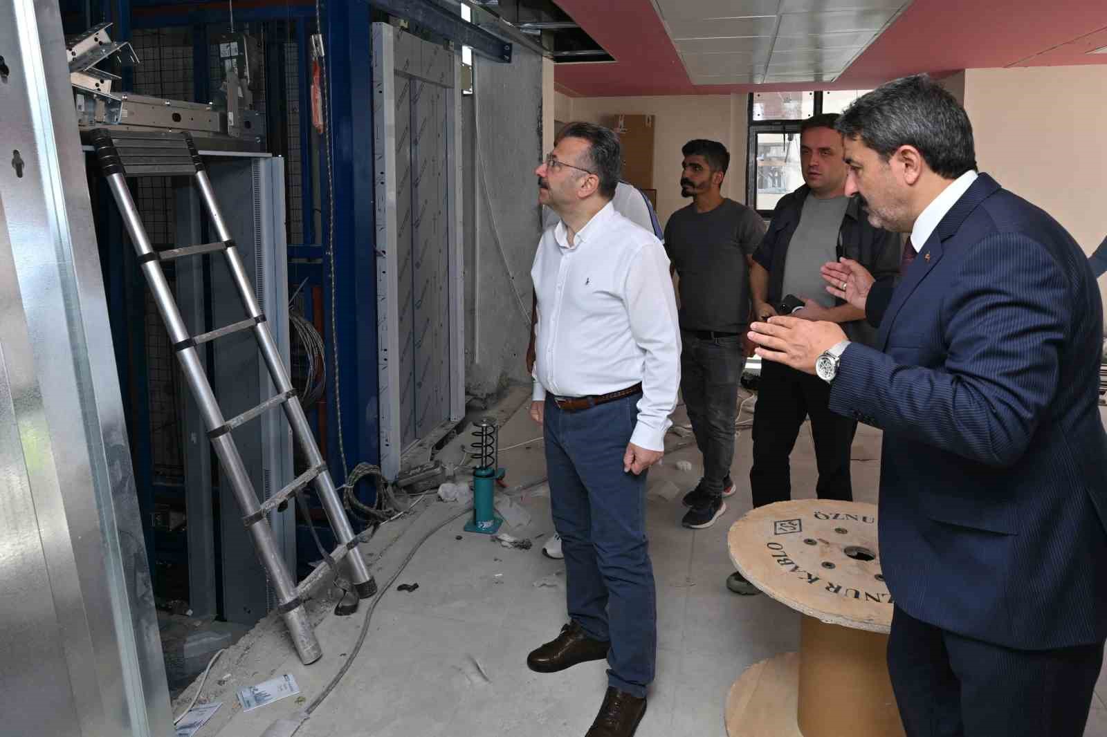 Vali Aksoy, Taptuk Emre Kız &Ouml;ğrenci Yurdu inşaatında incelemelerde bulundu
