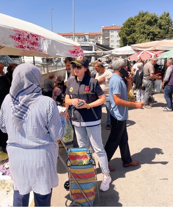 Narkotik polisinden vatandaşlara bilgilendirme &ccedil;alışması
