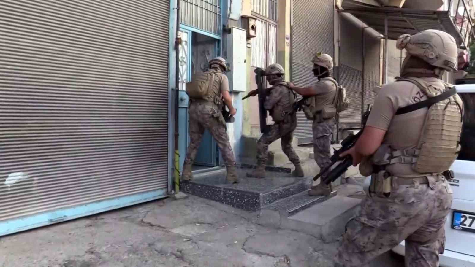 Gaziantep’te aranan şahıslara şafak operasyonu: 10 gözaltı