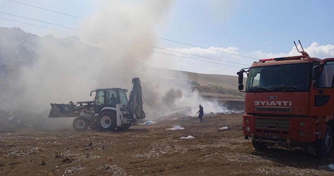 Kırıkhan’da çöplük yangını