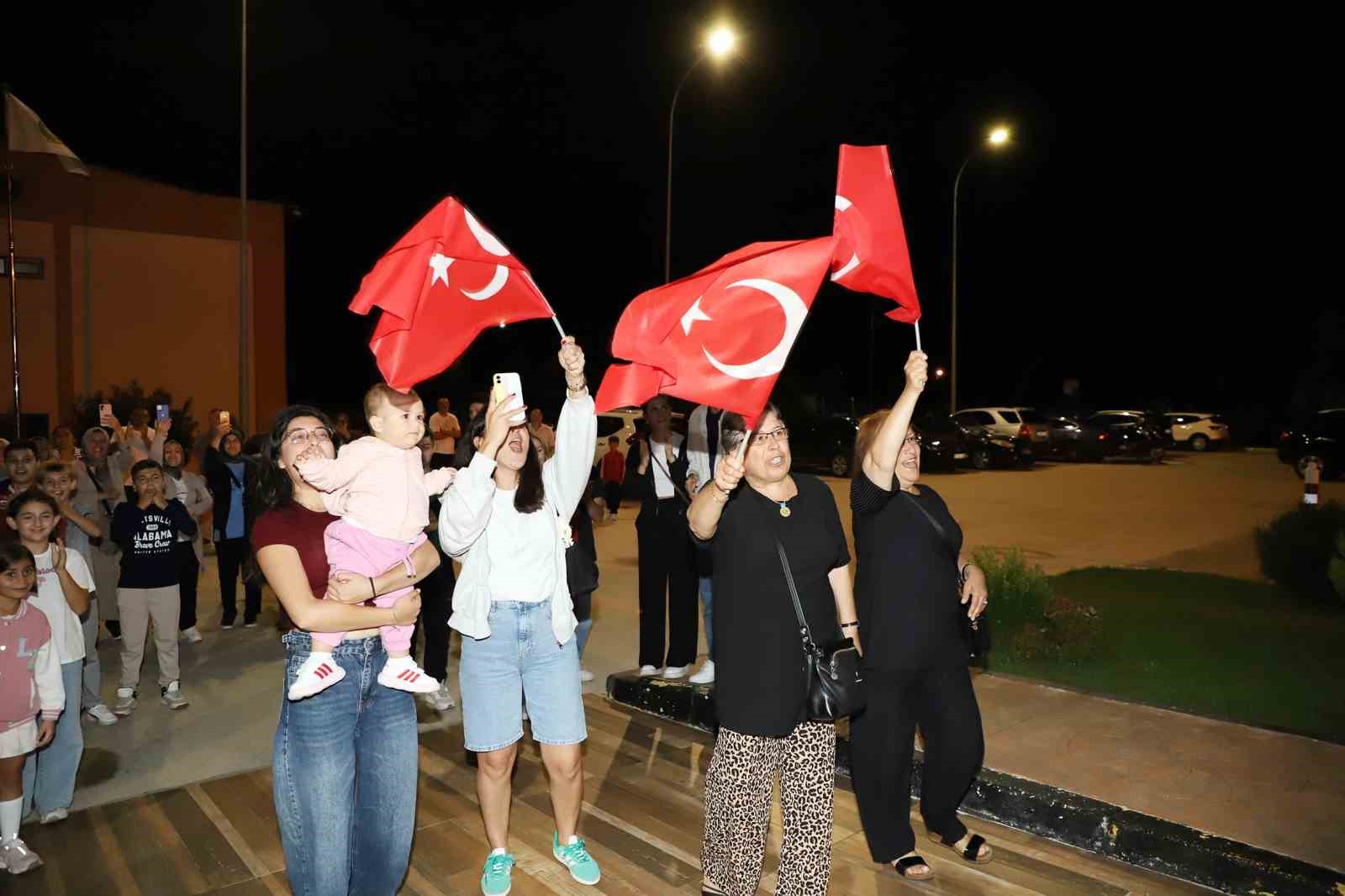 Avrupa şampiyonu judocuya Samsun&rsquo;da coşkulu karşılama
