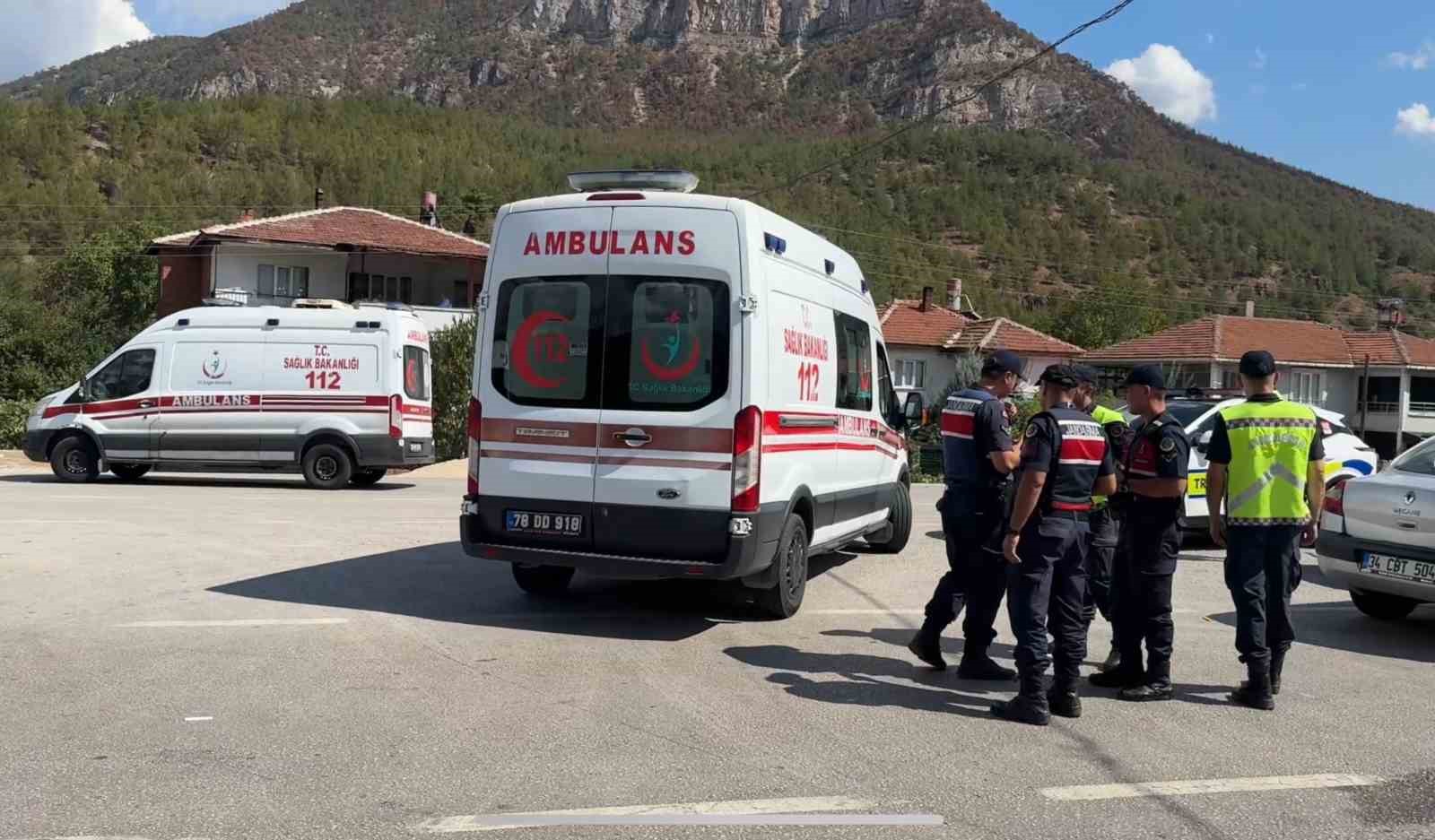 Karabük’te otomobiller çarpıştı: 2’si çocuk 6 yaralı