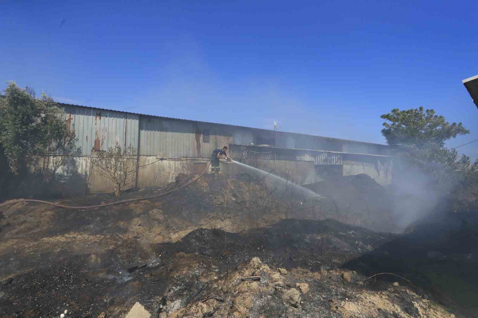Boya ve mobilya at&ouml;lyelerine yakın noktada &ccedil;ıkan yangın korkuttu
