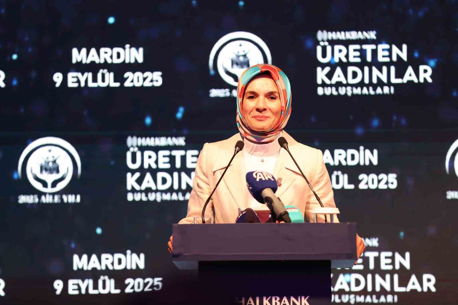 Bakan Göktaş: "Finansal okuryazarlığı güçlendiren eğitimlerle bugüne kadar 1 milyondan fazla kadına ulaştık"