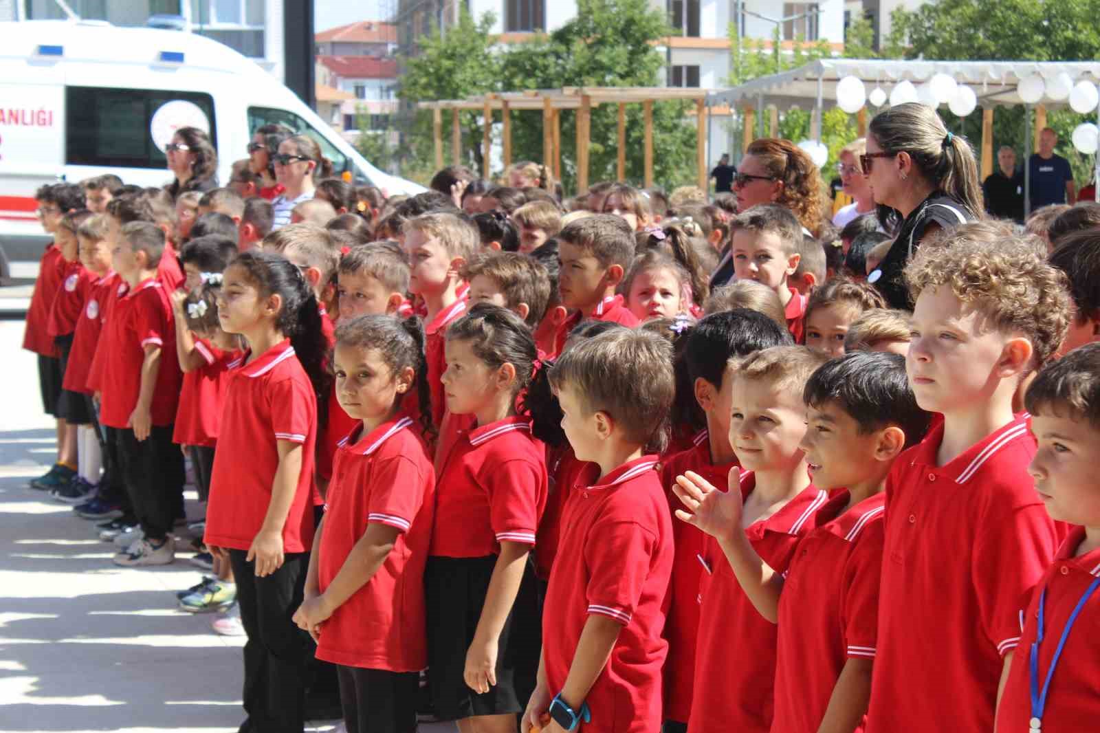 Geleceğin ’sağlık elçileri’ öğrencilere kalp masajı ve suni teneffüs anlatıldı
