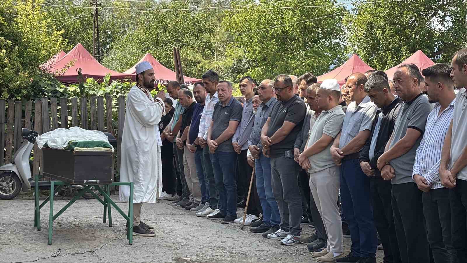 Nişanından iki gün sonra hayatını kaybeden genç DJ, son yolculuğuna uğurlandı