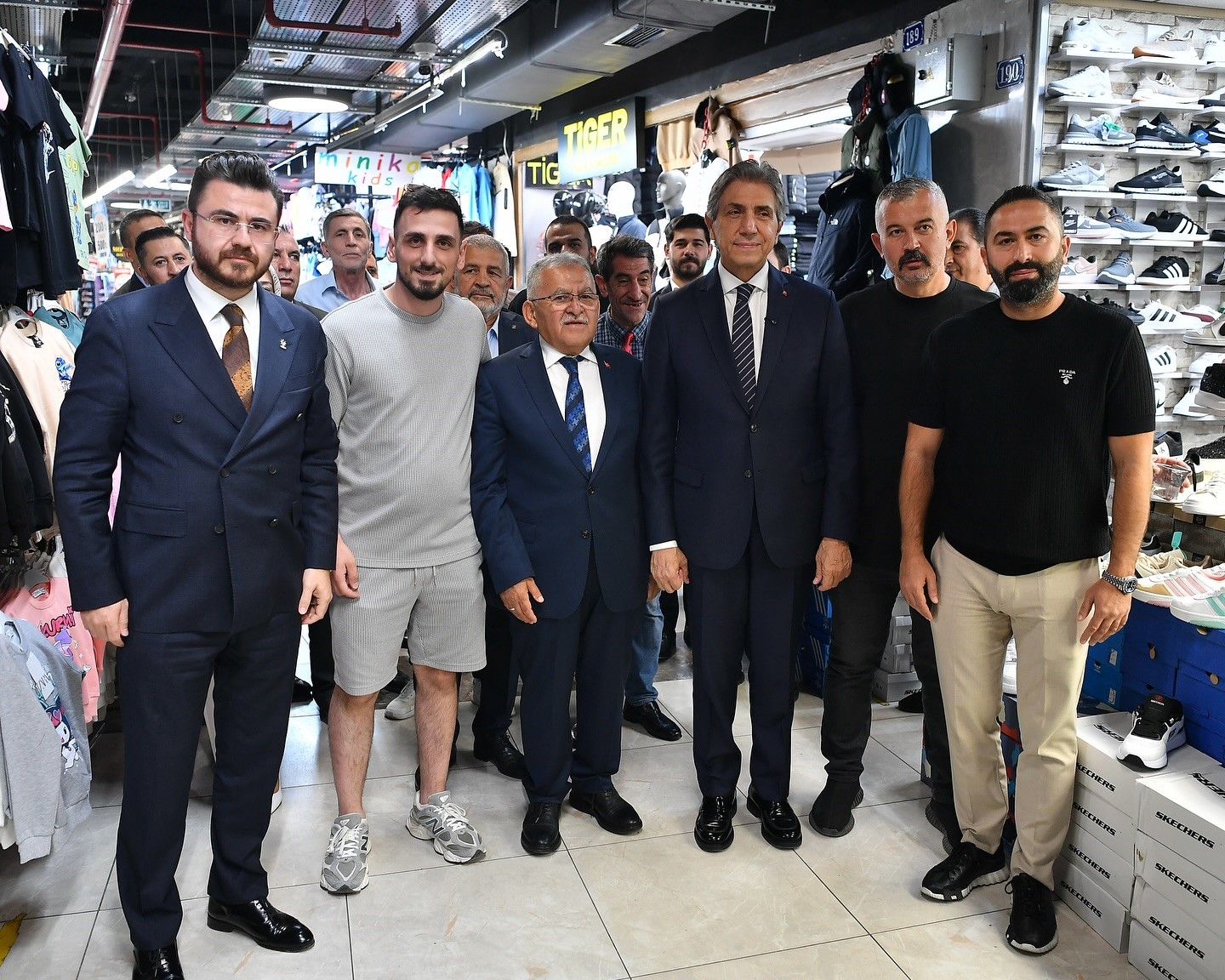 Başkan B&uuml;y&uuml;kkılı&ccedil; ve AK Parti Genel Başkan Yardımcısı Demir&rsquo;den esnaf ziyaretleri
