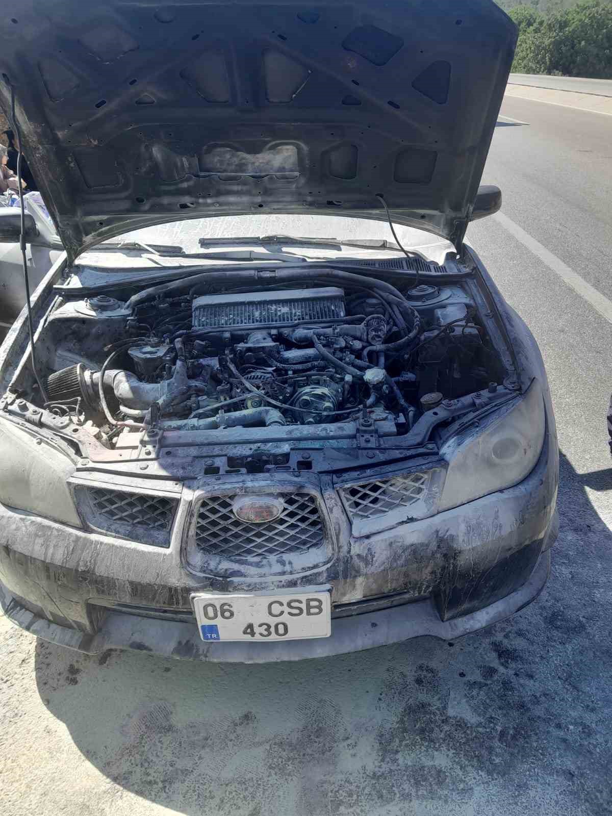 Bandırma-G&ouml;nen yolunda seyir halindeki otomobilde yangın
