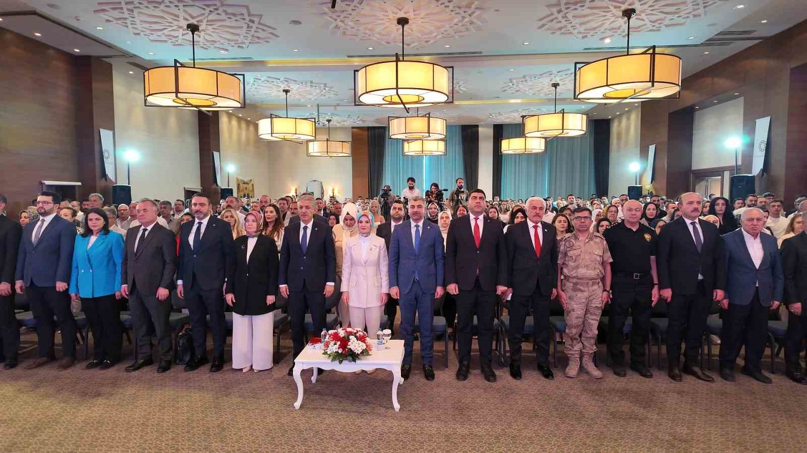 Bakan Göktaş: "18-25 yaş aralığındaki gençlerimiz için kredi miktarını 250 bin liraya, 26-29 yaş arasındaki genç çiftlerimiz için ise 200 bin liraya yükseltiyoruz"