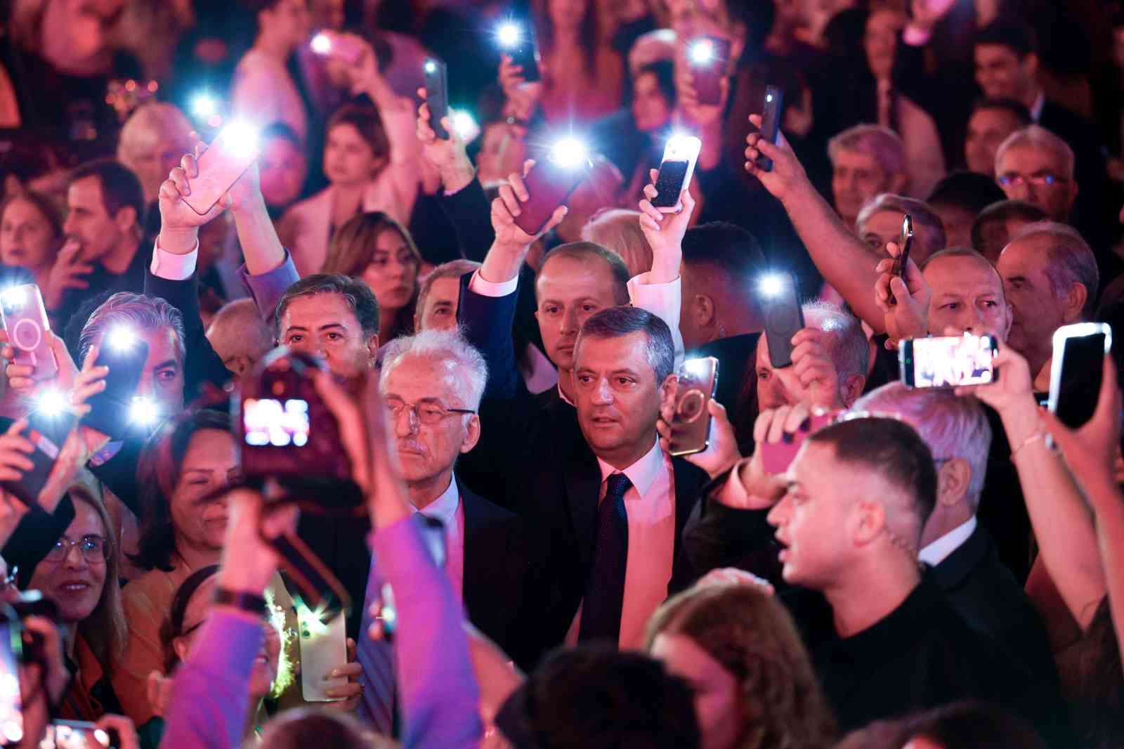 CHP Genel Başkanı &Ouml;zel: "Benim İl Başkanım yanımdadır, &Ouml;zg&uuml;r &Ccedil;elik&rsquo;tir"

