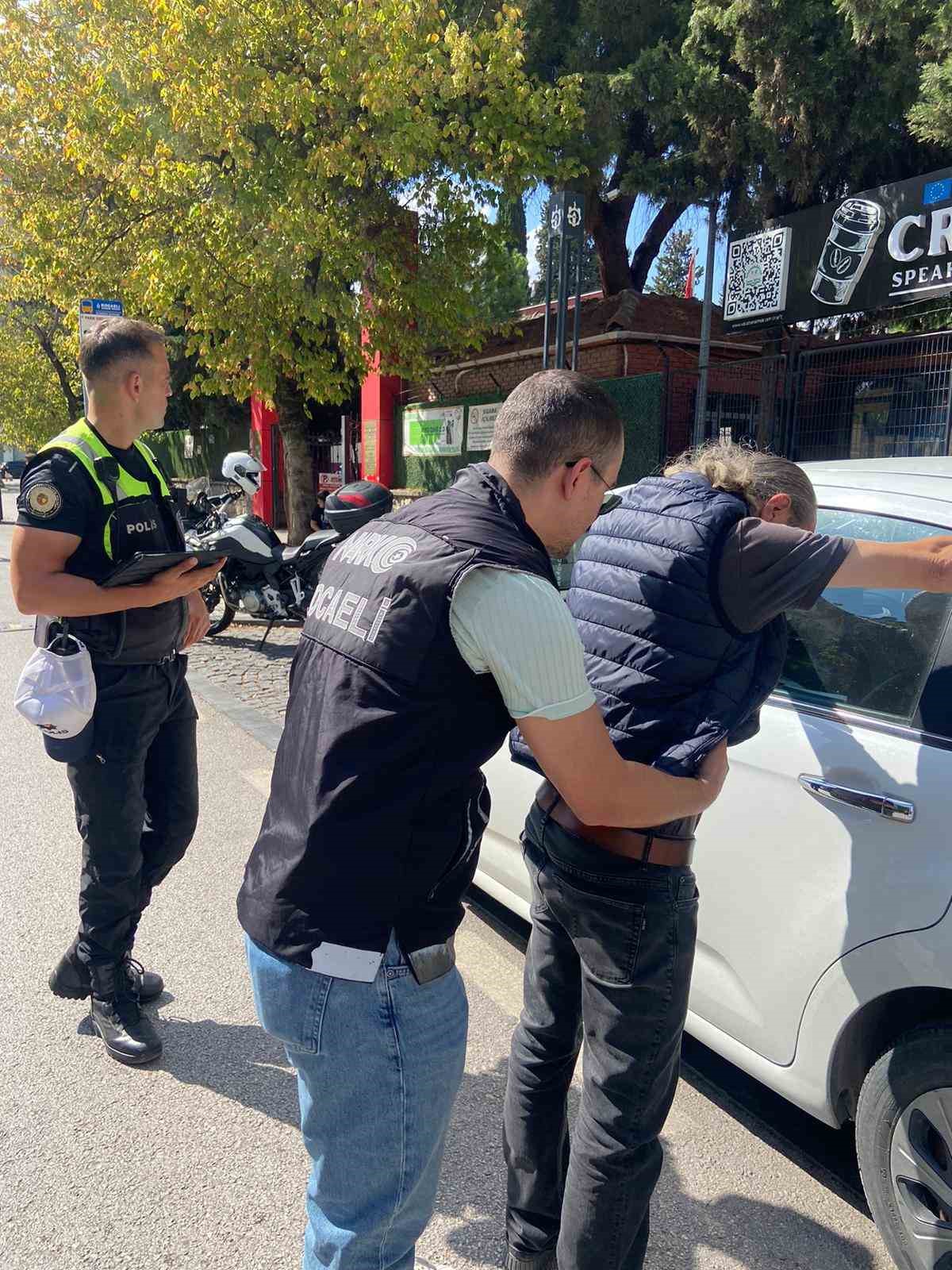 Kocaeli&rsquo;de 26 ekip, okul &ccedil;evrelerini narkotik ablukaya aldı
