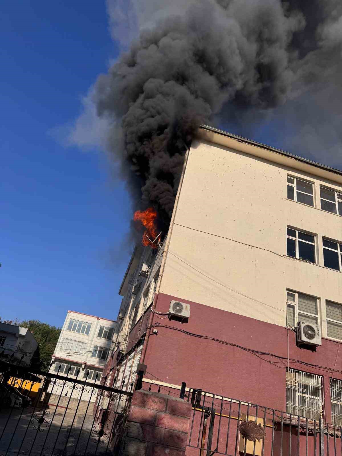 Hilvan H&uuml;k&uuml;met Konağı&rsquo;nda yangın
