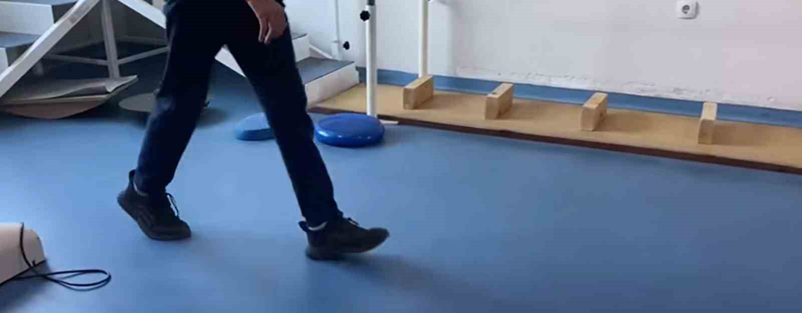 Bayburt’ta 7 yıldır parmak ucunda yürüyen çocuk özel tedavi programıyla normal yürüyüşüne kavuştu