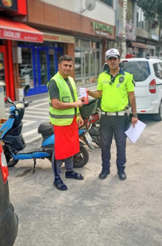Trafik ekiplerinden motosiklet s&uuml;r&uuml;c&uuml;lerine bilgilendirme
