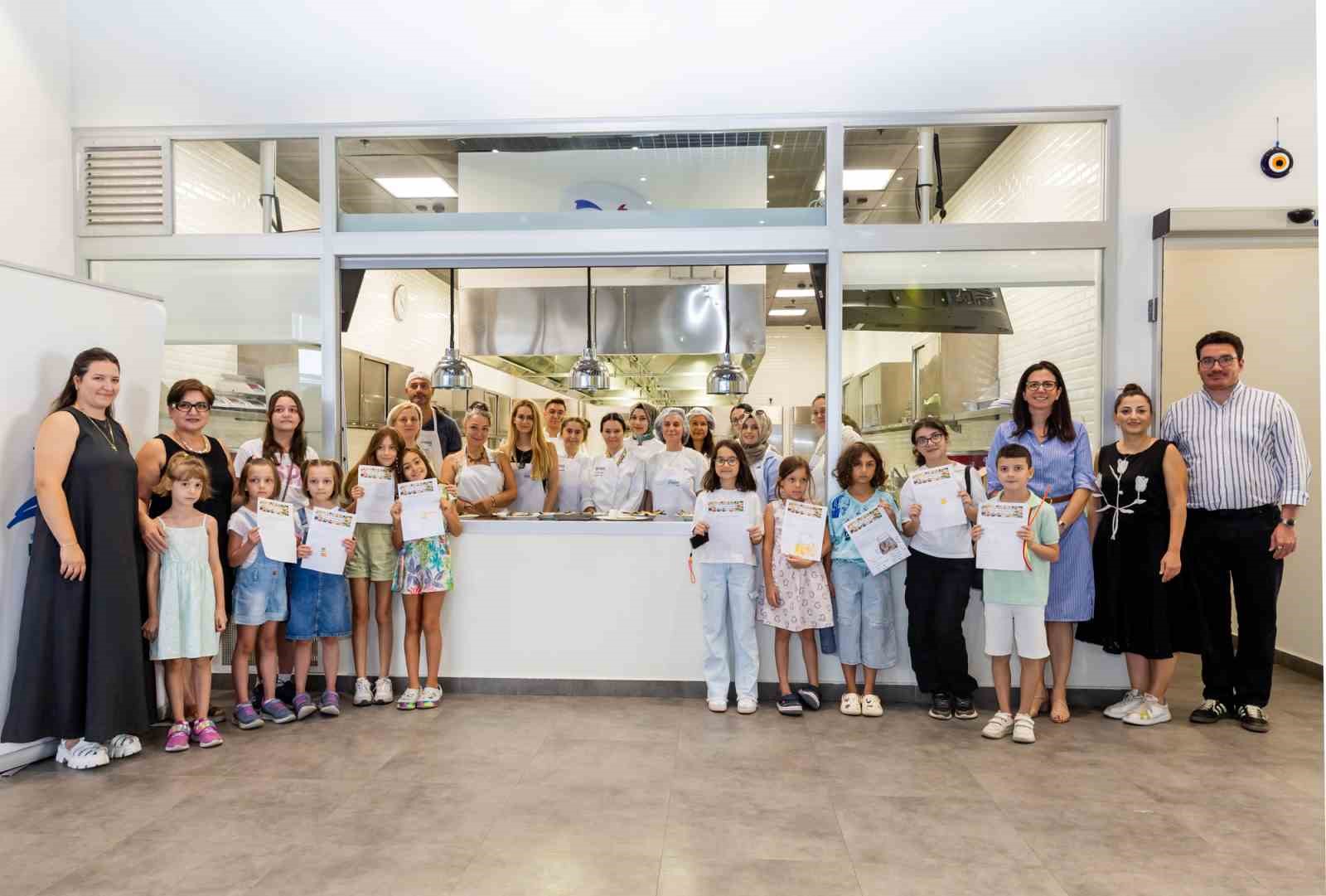 Küçük yaşta mutfakta tasarrufu öğrendiler