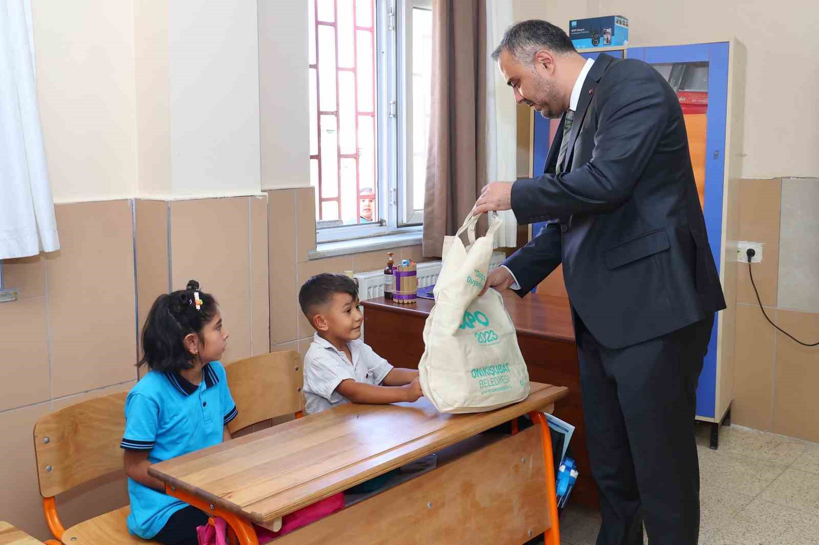 Onikişubat&rsquo;ta 7 bin &ouml;ğrenciye kırtasiye seti desteği
