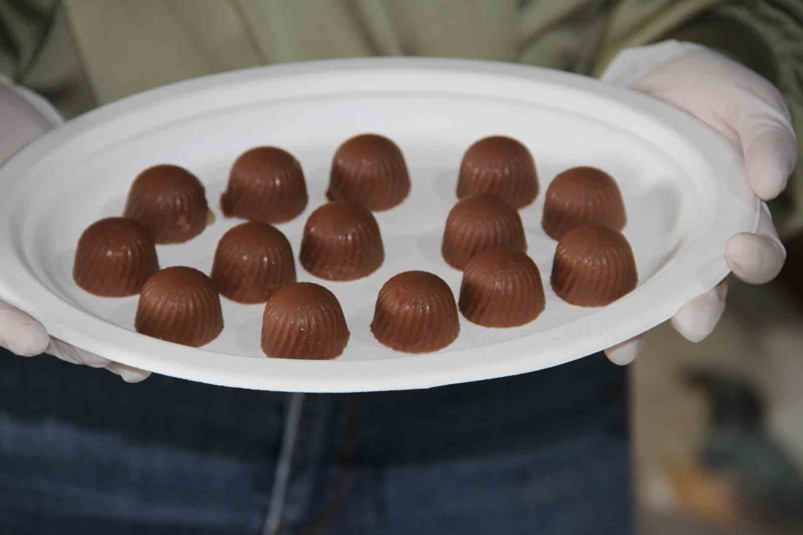 &Ccedil;ankırı&rsquo;nın meşhur kavunu &ccedil;ikolatayla birleşti, vatandaşlar hayran kaldı
