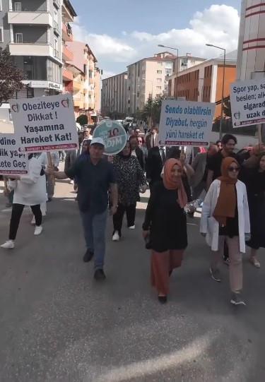 Bayburt&rsquo;ta Halk Sağlığı Haftası kapsamında y&uuml;r&uuml;y&uuml;ş d&uuml;zenlendi
