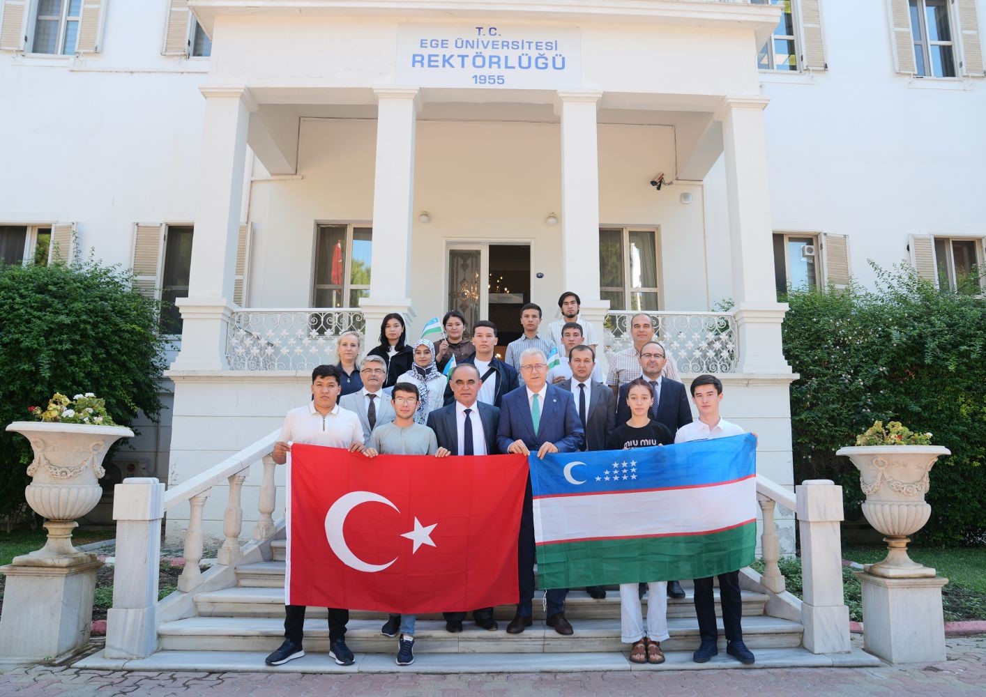 Rektör Prof. Dr. Budak, Özbek öğrencileri ağırladı