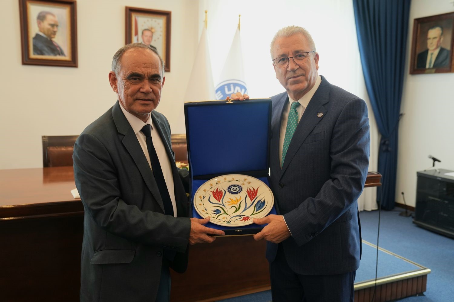 Rekt&ouml;r Prof. Dr. Budak, &Ouml;zbek &ouml;ğrencileri ağırladı
