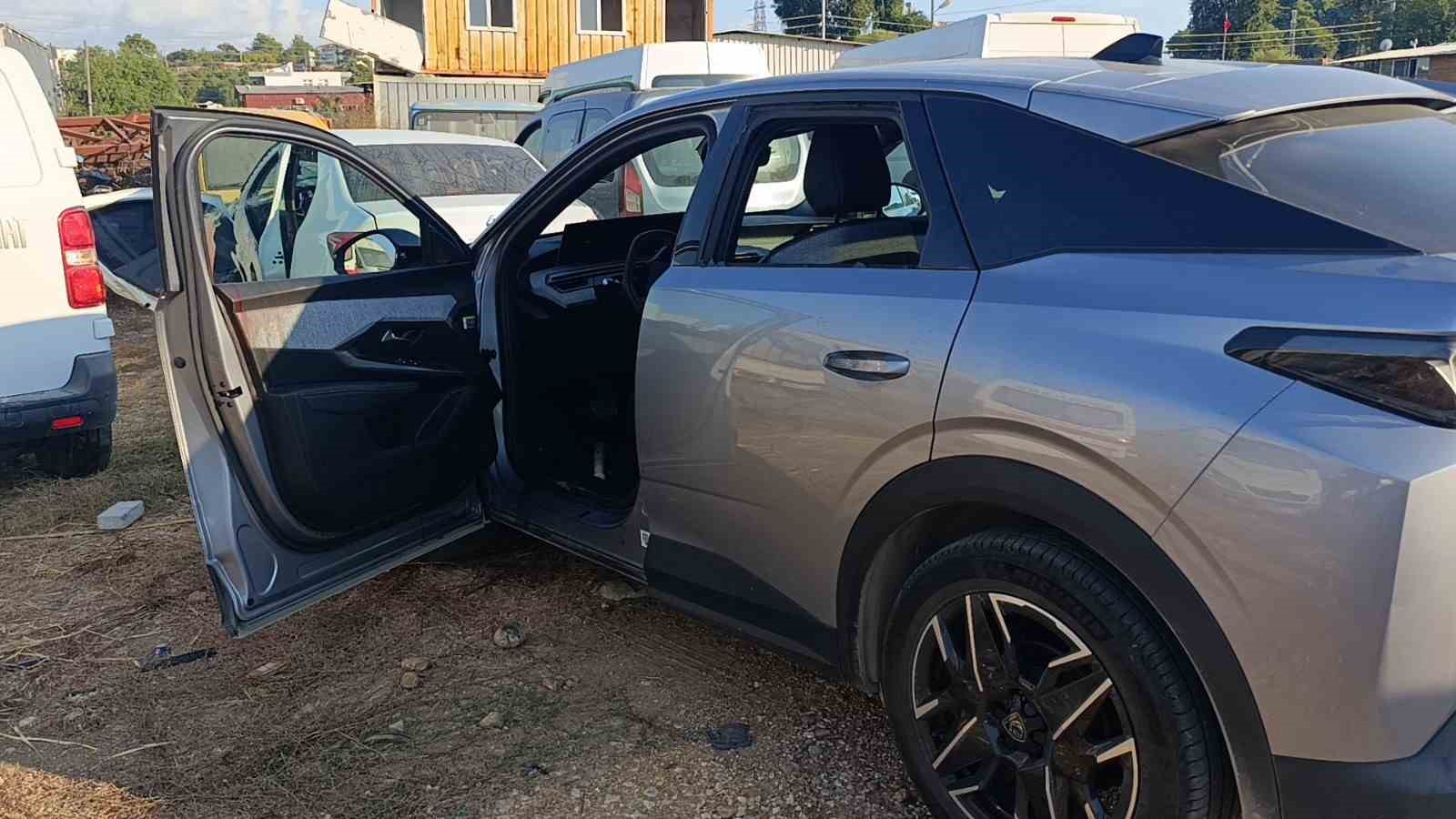 Antalya’da genç adam kiraladığı araçta başından vurulmuş halde bulundu