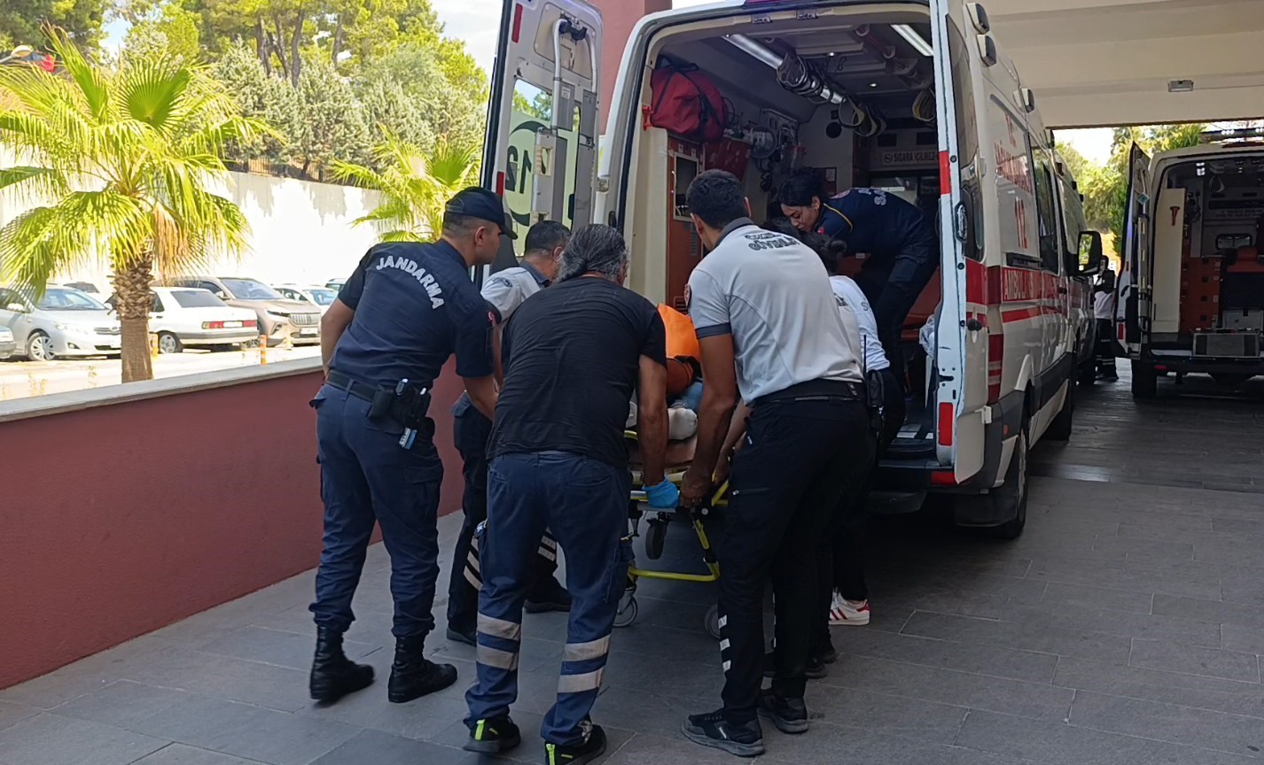 Antalya&rsquo;da gen&ccedil; adam kiraladığı ara&ccedil;ta başından vurulmuş halde bulundu
