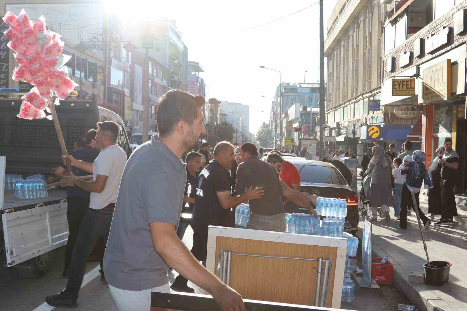 Van Büyükşehir Belediyesi kaldırım işgallerine geçit vermiyor