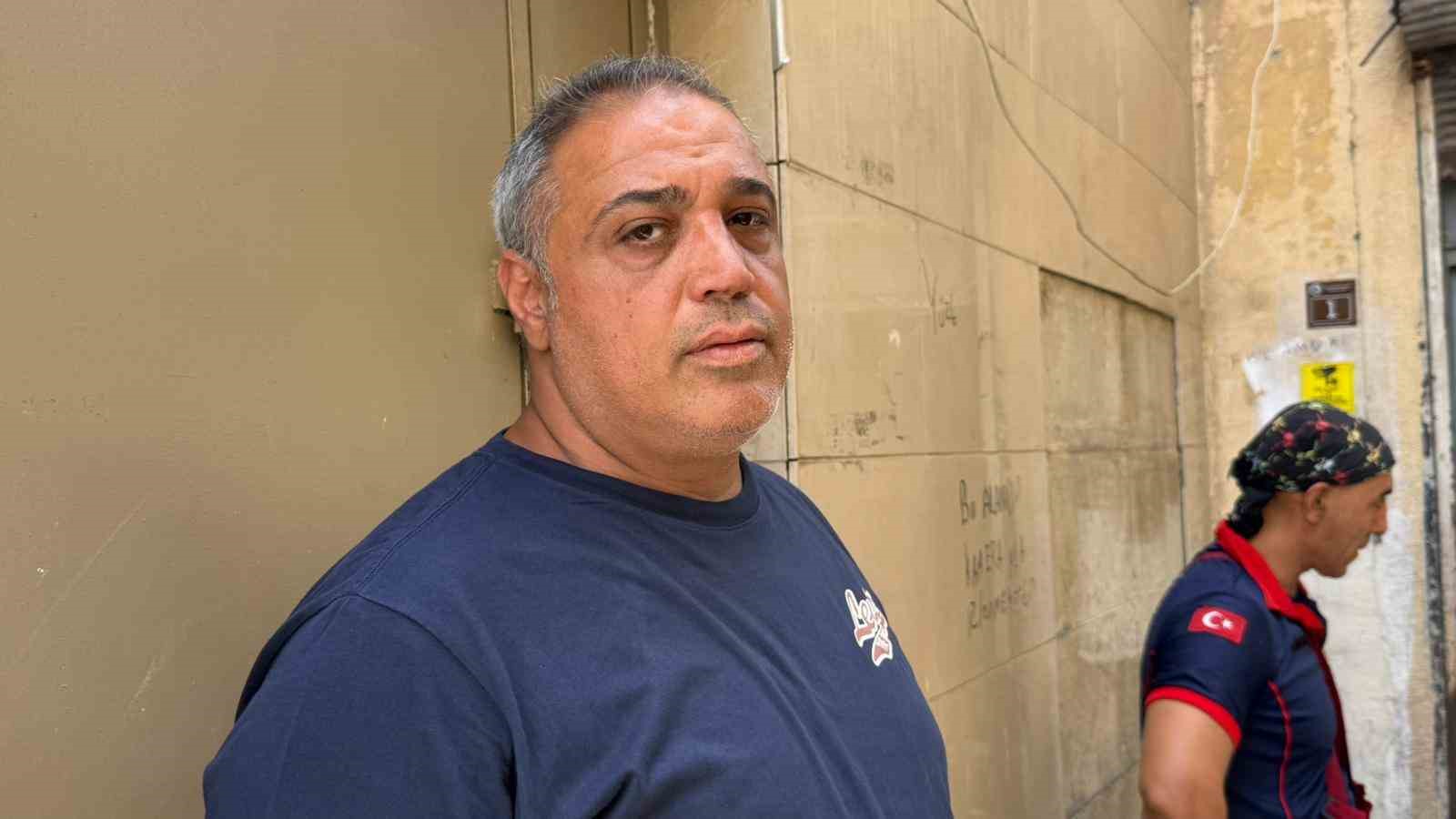 Neredeyse bir gündür yanıyor: Ayakkabıların bulunduğu depodaki yangın söndürülemiyor