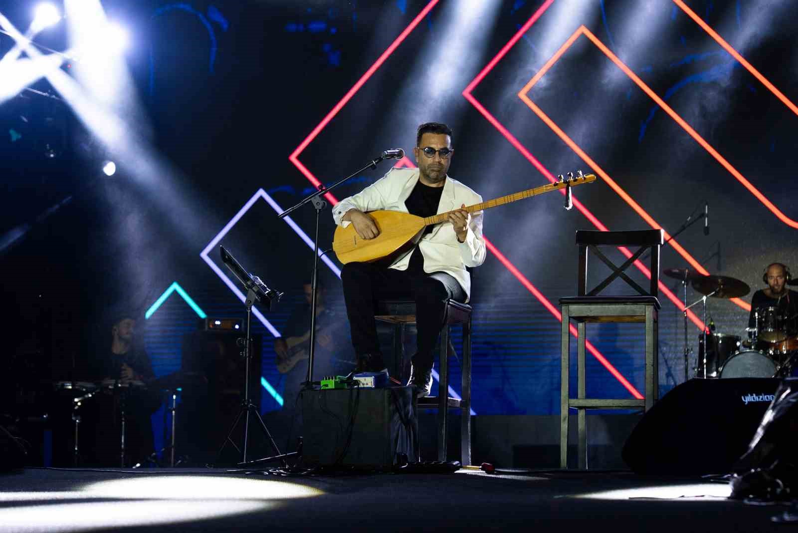 Altunsaray’ın türküleri, Çağrı’nın klarnetiyle buluştu
