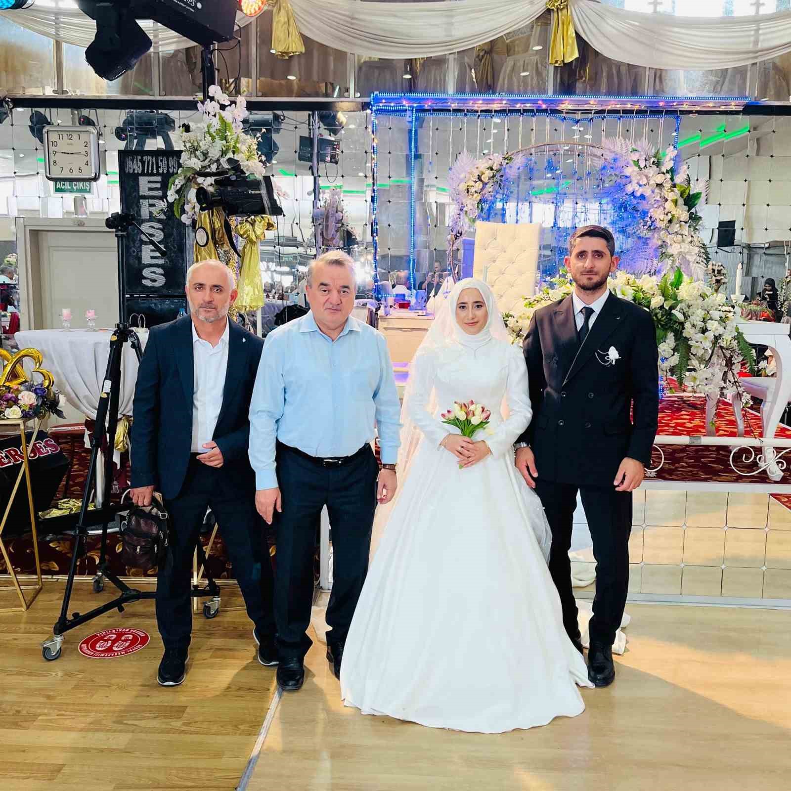 Kaymakam &Ouml;zt&uuml;rk, gen&ccedil; &ccedil;iftlerin mutluluğuna ortak oldu
