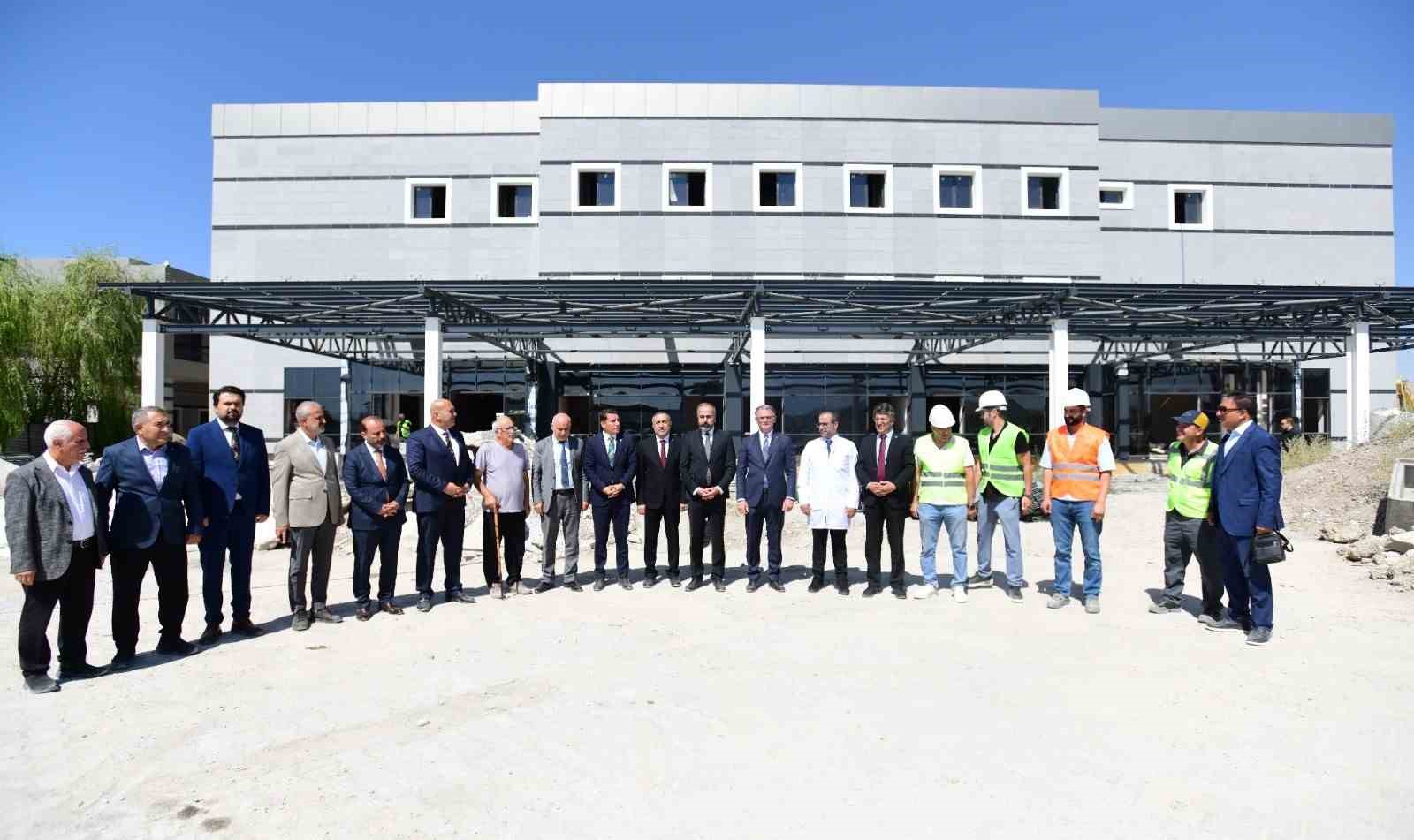 Van YY&Uuml;&rsquo;de sağlık ve eğitim yatırımlarında b&uuml;y&uuml;k hamle
