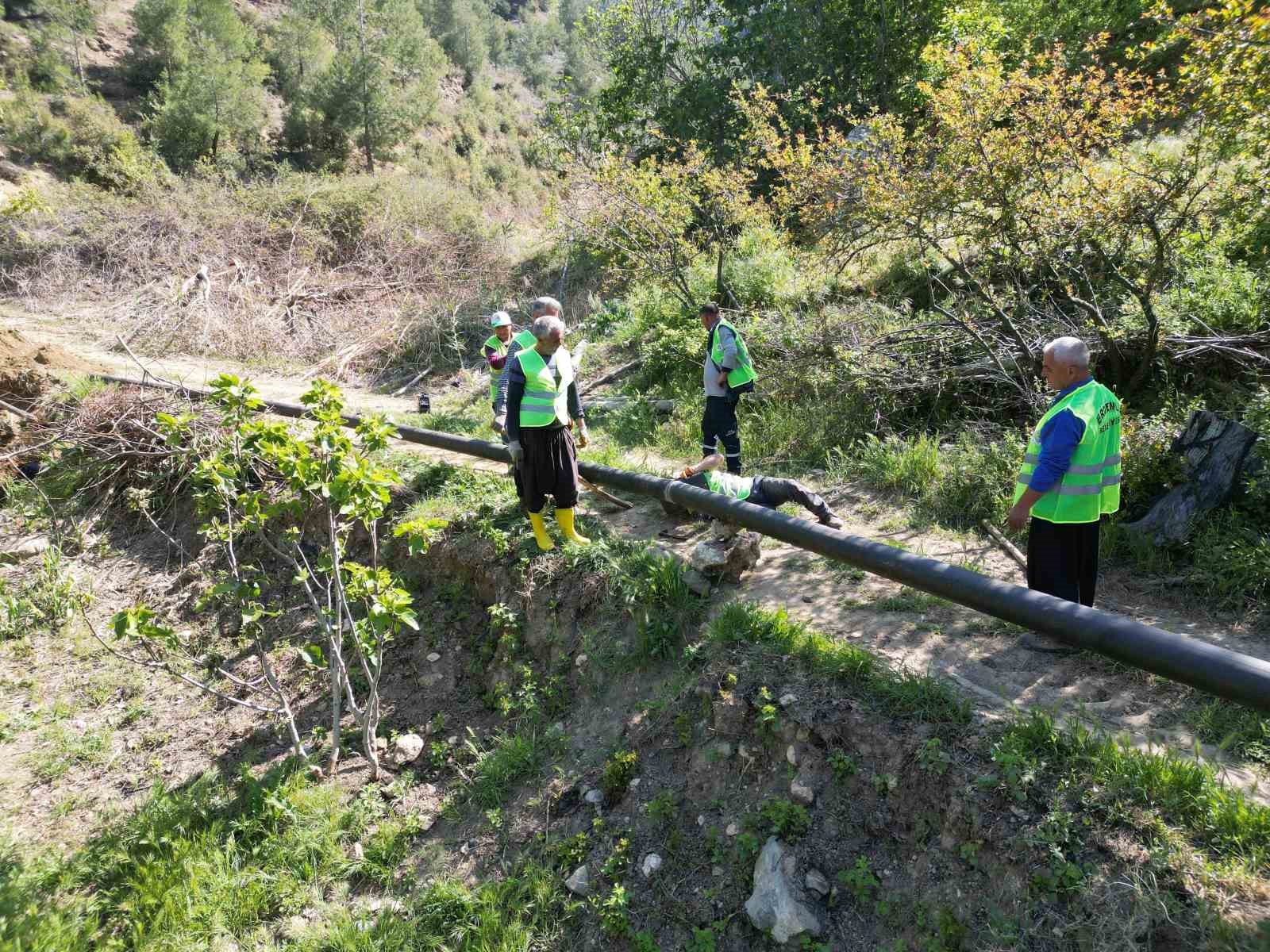Erdemli Belediyesinden reticilere 32 bin metre sulama borusu destei
