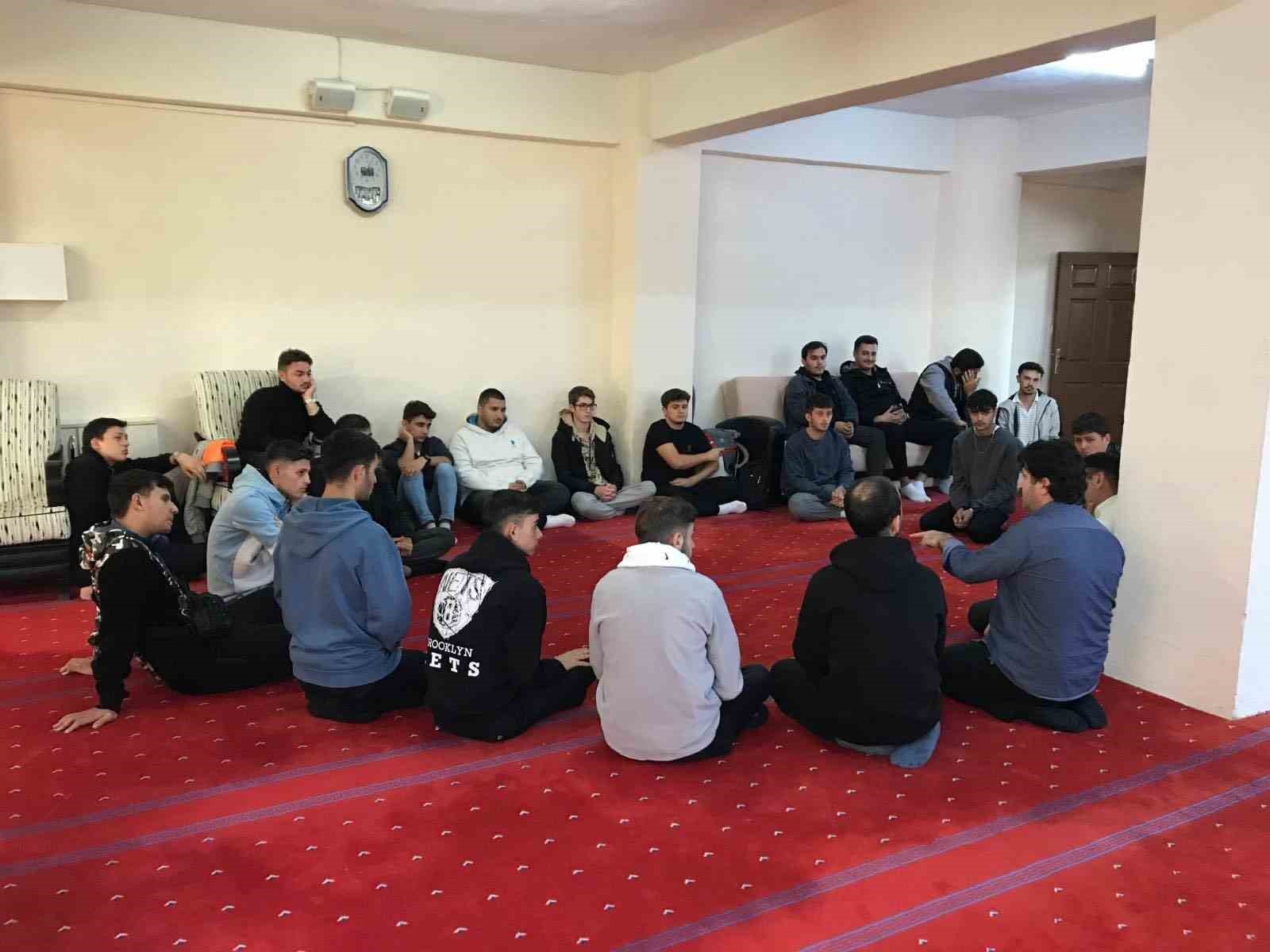 Gediz’deki Üniversite Gençlik Merkezi’nden Şanlıurfalı gençlere sıcak karşılama