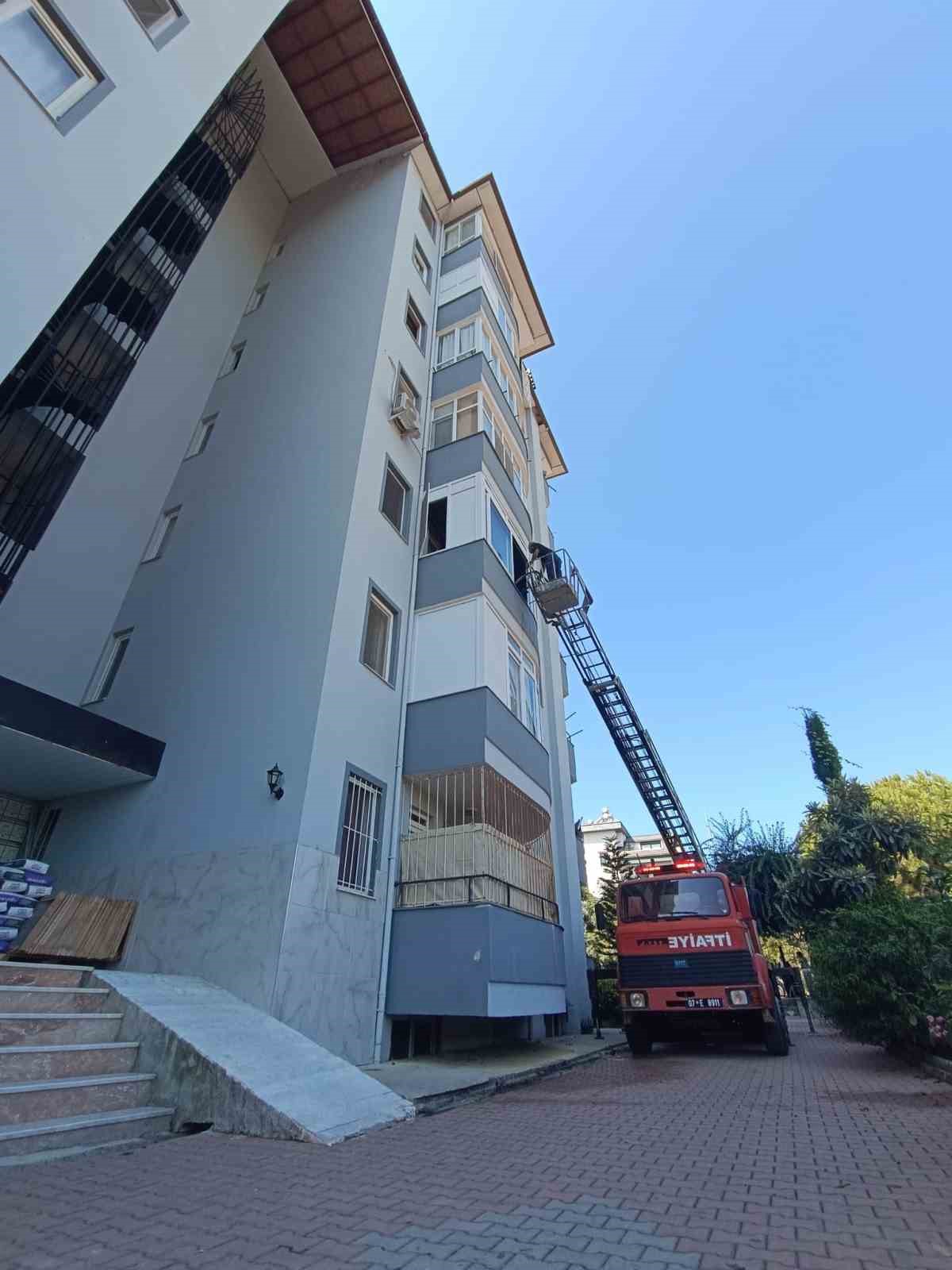 Evin mutfağında çıkan yangın söndürüldü