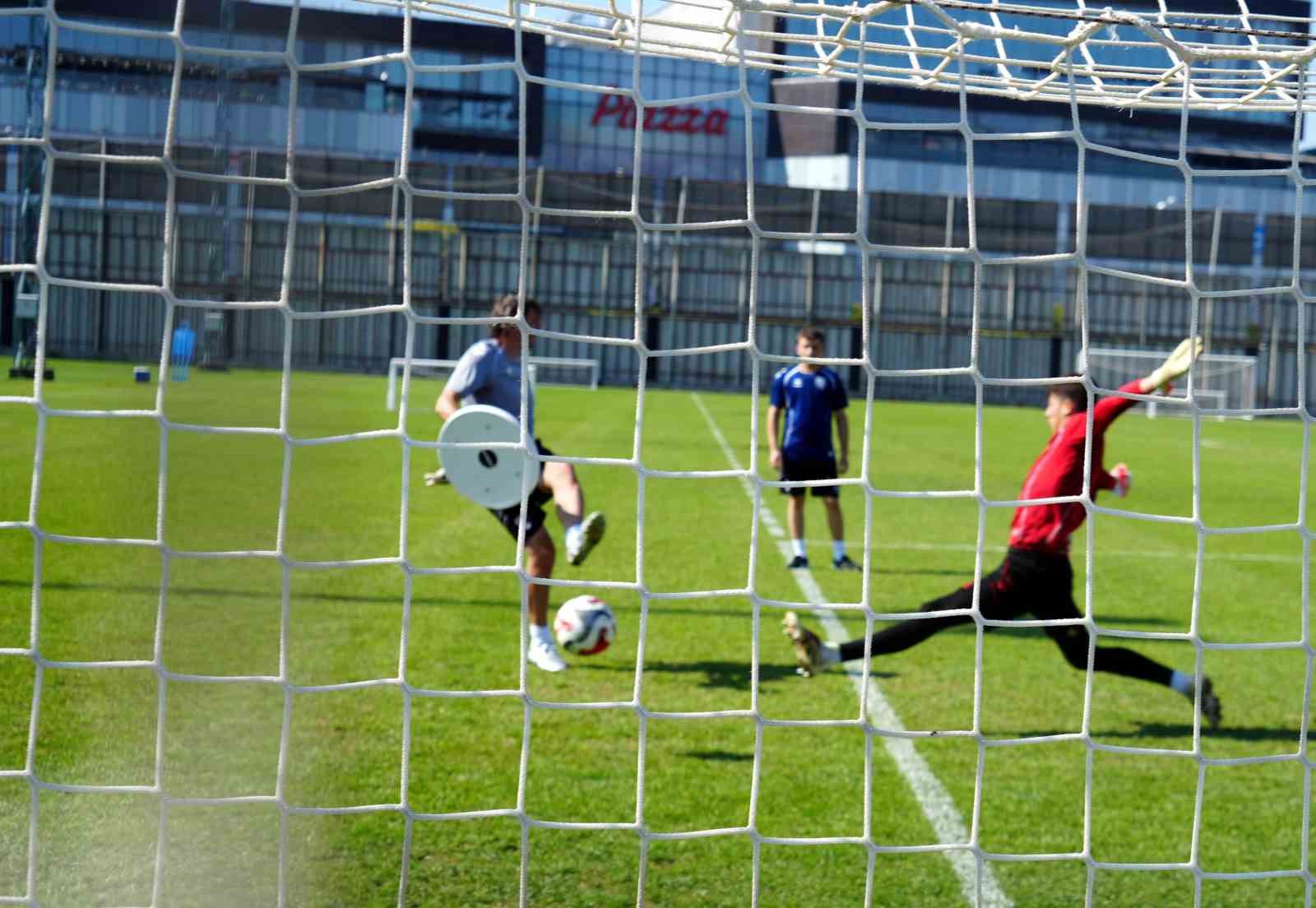 Fuat &Ccedil;apa: "Cumartesiden &ouml;nce mutlaka bir forvet alacağız"
