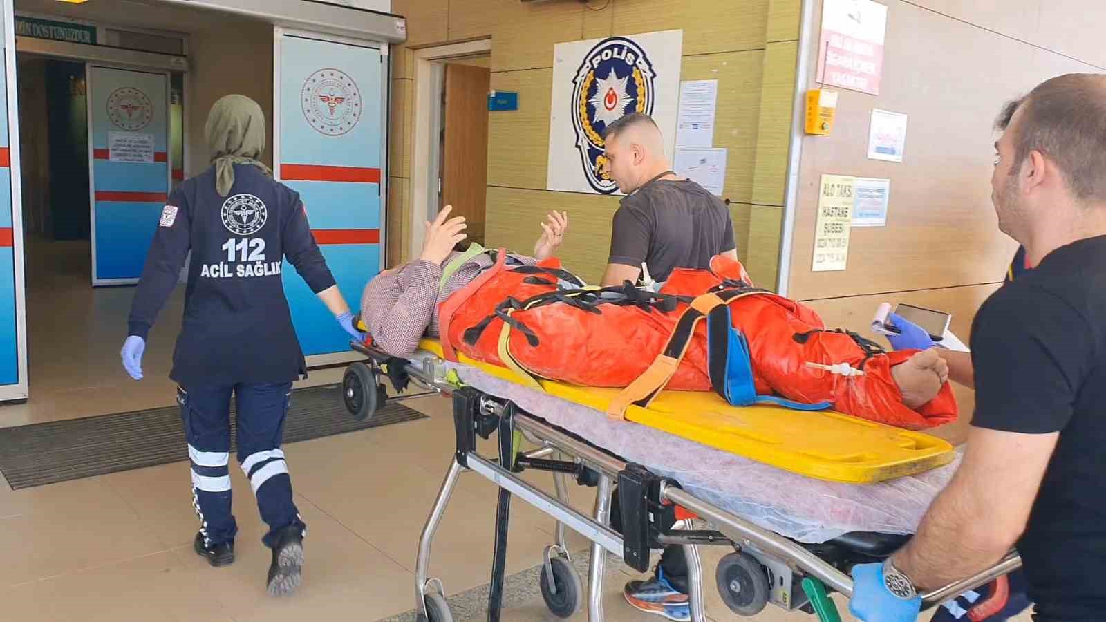 Üzerine sunta düşen işçinin bacakları kırıldı