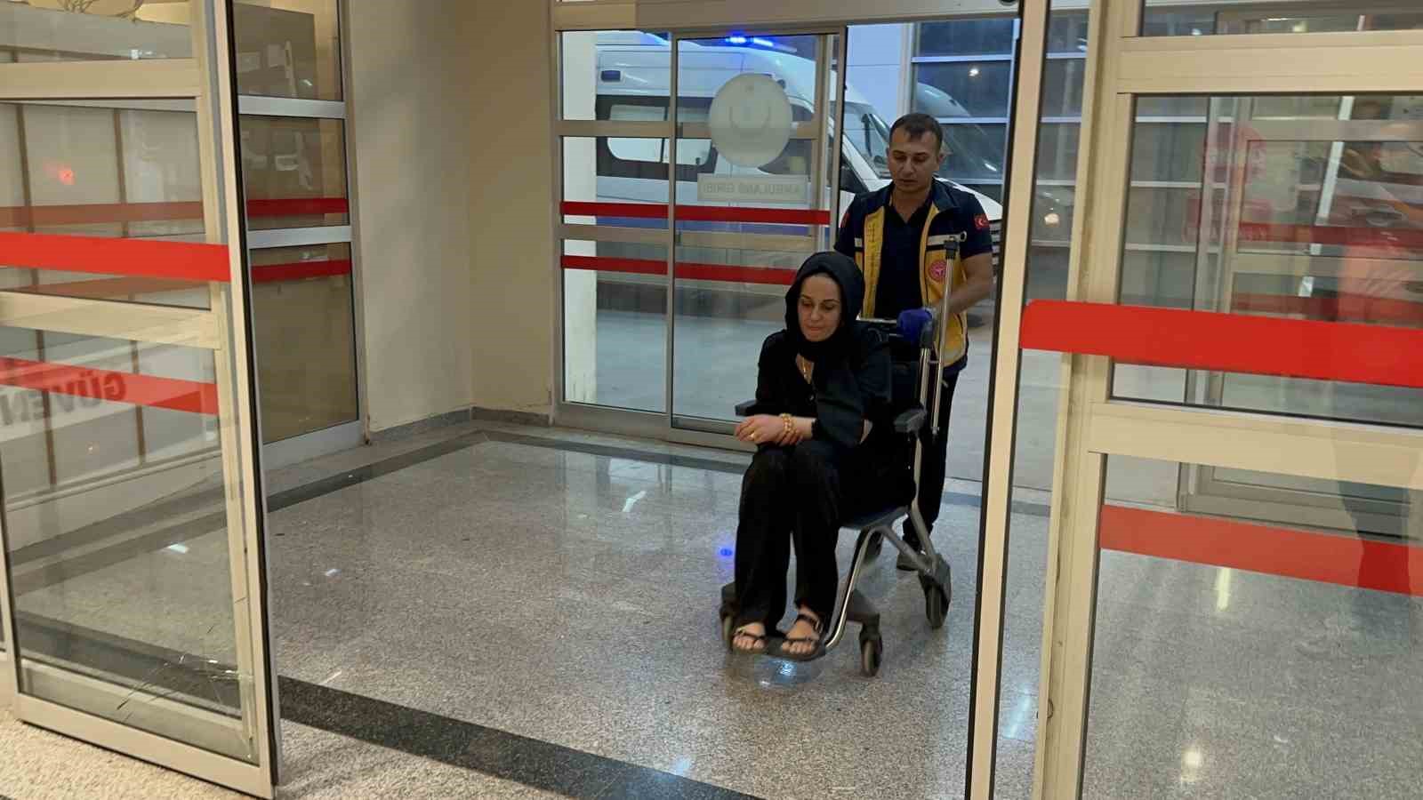 Minibüs ile otomobil çarpıştı: 12 yaralı