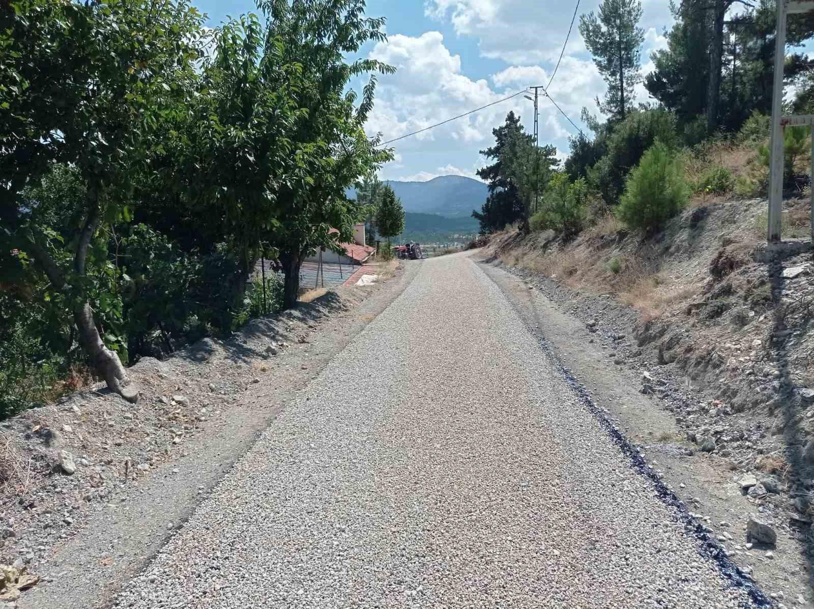 Çameli Belediyesinin yol çalışmalarının ardından mahalle sakinleri daha konforlu ve güvenli ulaşım imkanına kavuştu
