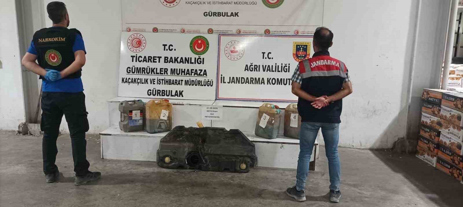 Ağrı’da tırın yakıt deposunda 56 kilo sıvı metamfetamin ele geçirildi