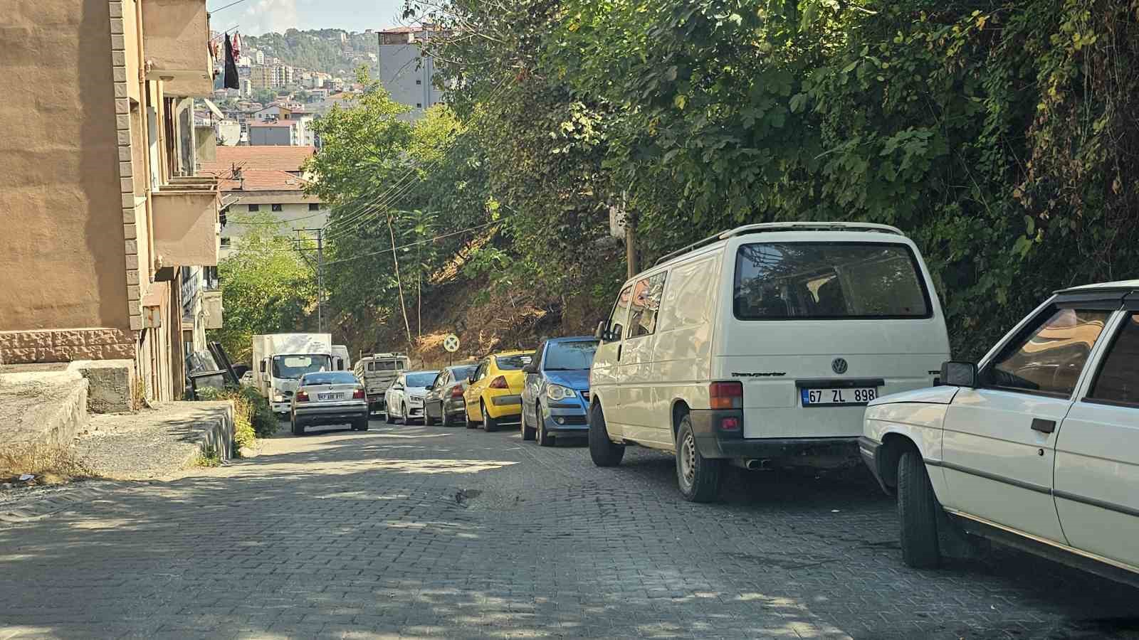 Zonguldak&rsquo;ta hatalı park &ccedil;ileden &ccedil;ıkarttı; vatandaşlar &rsquo;duba&rsquo; istiyor
