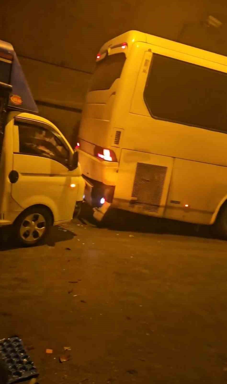 Alanya&rsquo;da 8 ara&ccedil; birbirine girdi: 10 yaralı
