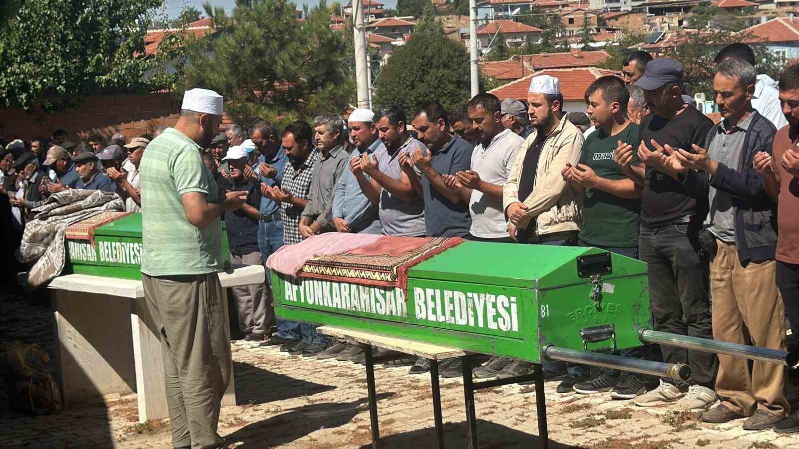 Eski kocası tarafından annesiyle birlikte öldürülen kadın toprağa verildi